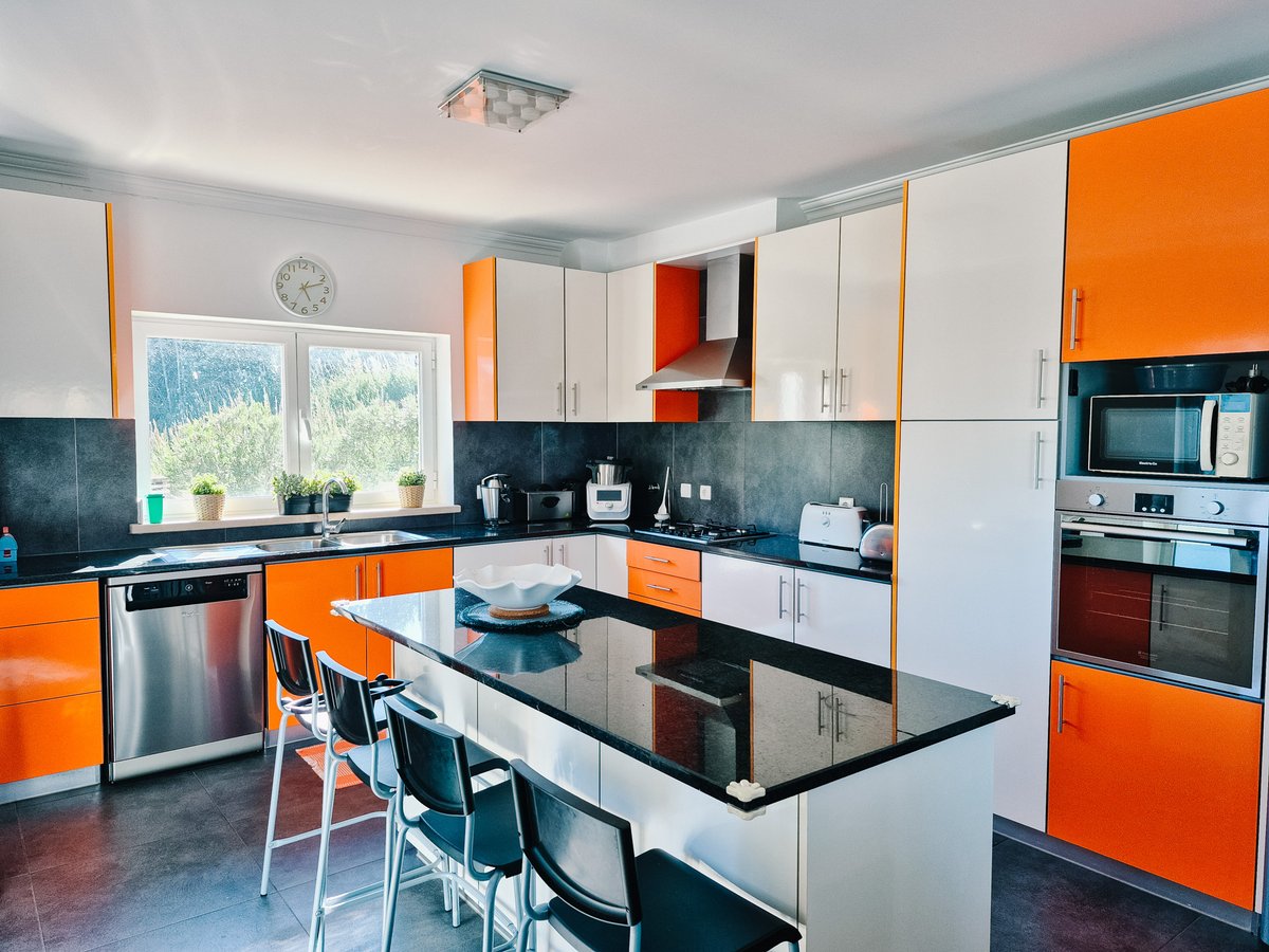rainhavip's tweet photo. ⭐OPORTUNIDADE! Moradia T4 com garagem, jardim e piscina ⇝ 520.000EUR
4 Quartos * 4 Casas de banho * Área total: 1000,00m2 * Área bruta: 319,00m2
- Coto, Caldas da Rainha
Classe energética C.

👉 mais info: https://t.co/eeaROzddVp

#CaldasDaRainha #Alcobaca #FozDoArelho #SaoMart https://t.co/VVLUxIQJ1V