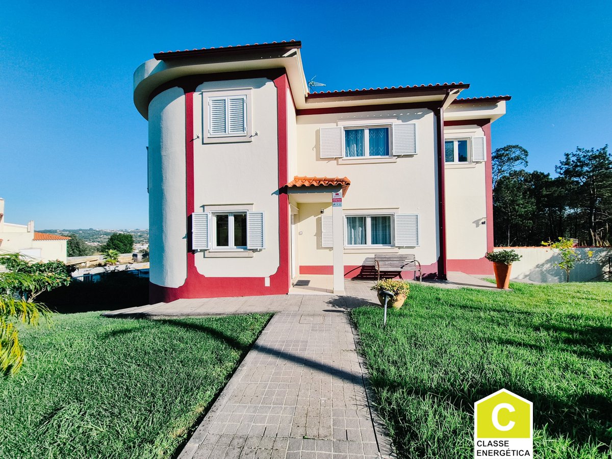 rainhavip's tweet photo. ⭐OPORTUNIDADE! Moradia T4 com garagem, jardim e piscina ⇝ 520.000EUR
4 Quartos * 4 Casas de banho * Área total: 1000,00m2 * Área bruta: 319,00m2
- Coto, Caldas da Rainha
Classe energética C.

👉 mais info: https://t.co/eeaROzddVp

#CaldasDaRainha #Alcobaca #FozDoArelho #SaoMart https://t.co/VVLUxIQJ1V