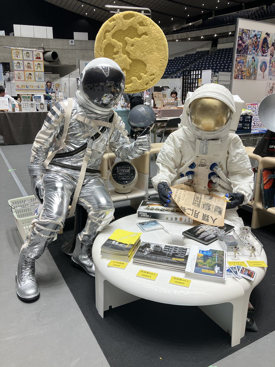 utyuiroiro's tweet photo. ５月に #40DJ というイベントで一緒に展示したスペースエイジコレクターのはやぶささんも関わっているFUTURO再建プロジェクトのクラファンが始まっています〜
はやぶさ氏原案の内部再現したFUTUROフィギュアのコースもあるので気になったらみて！！

というか普通に撮影させて欲しい笑！

↓リンク https://t.co/lN6PthRZiH