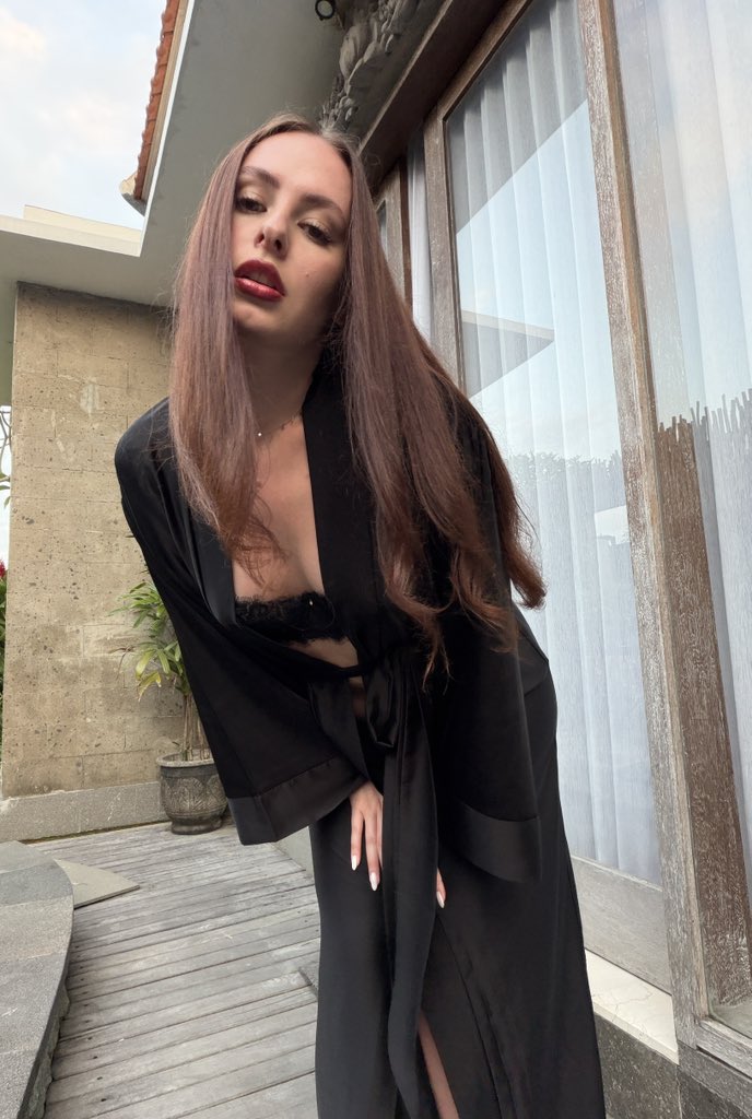 SamVixen666's tweet photo. I’m never available for men who don’t know how to spoil a woman 💔 https://t.co/ZkDmfZH2Dd