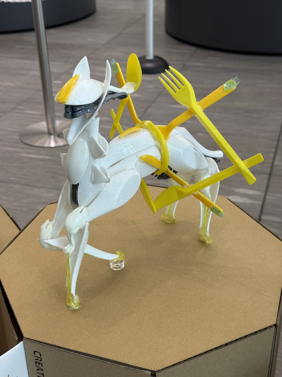 UraIida's tweet photo. 廃材で作られたポケモン。欲しい https://t.co/MBGJYfJ6TT