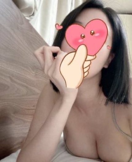 mariel891's tweet photo. 有和我一样在成都实习的男大 ，点个赞我看看有多少👀有空周末出来认识一下！！ #成都 https://t.co/AJNPZVpgsB