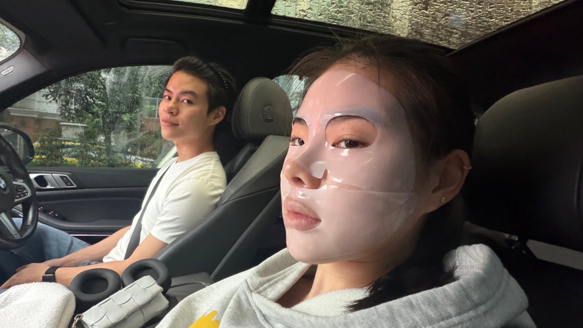 ilysbnn4's tweet photo. ม้าคมีณ่าก้ประสบภัยฝนตกรถติด55555555 https://t.co/cVZTnyoc5Z