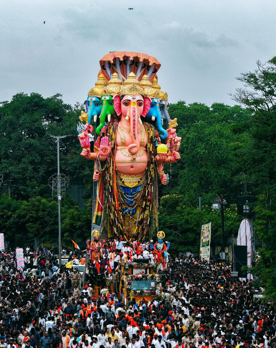srinivasrtfan's tweet photo. Pic of The Day 🙏🙏❤️❤️❤️❤️

#Khairatabad #GaneshNimajjanam2026 https://t.co/XDIdByIsFb