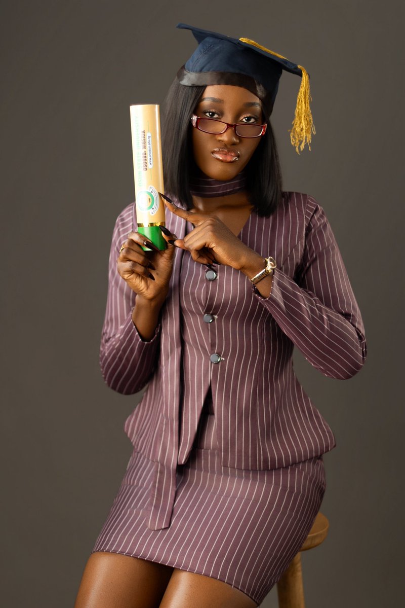 Baby_jolaaa's tweet photo. Constance Jolaade Ayegbayo 🎓
LL.B(Hons) Public and international Law

The journey wasn’t perfect, but God was faithful through it all.🤍 https://t.co/Hft0udaaGX
