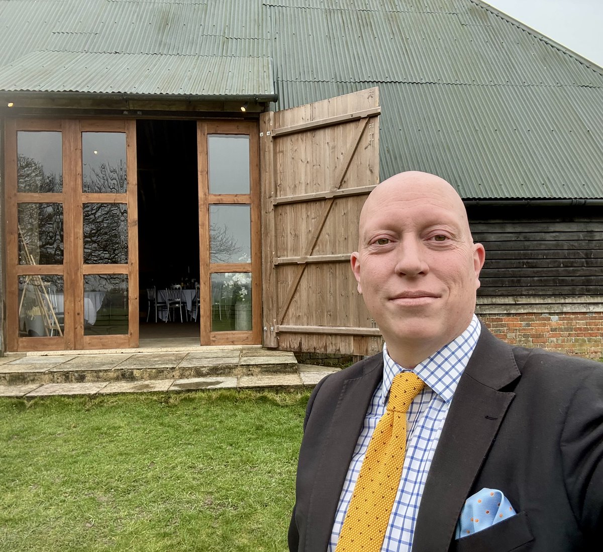 RobBone's tweet photo. A quick reminder that I'll be at the Cold Harbour wedding open day - the weather is looking a little warmer than it was in spring!

#CloseUpMagic #CloseUpMagician #MindReader #WeddingMagic #WeddingEntertainment #WeddingMagician #WeddingEntertainer #OxfordshireMagician https://t.co/g8tBLB3F06