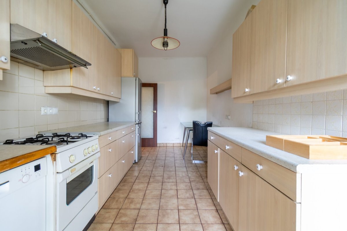 immosearch_eu's tweet photo. 58 m², 2,5 Zimmer und ein Balkon in absoluter Ruhelage im 1. Obergeschoss eines gepflegten Hofgebäudes in 1110 Wien. Die Wohnung bietet viel Gestaltungspotenzial und liegt nahe dem Bahnhof Simmering sowie dem Einkaufszentrum Simmering. 🌿

Mehr erfahren: https://t.co/SZ6v913Kwh https://t.co/rWntgNwLPM