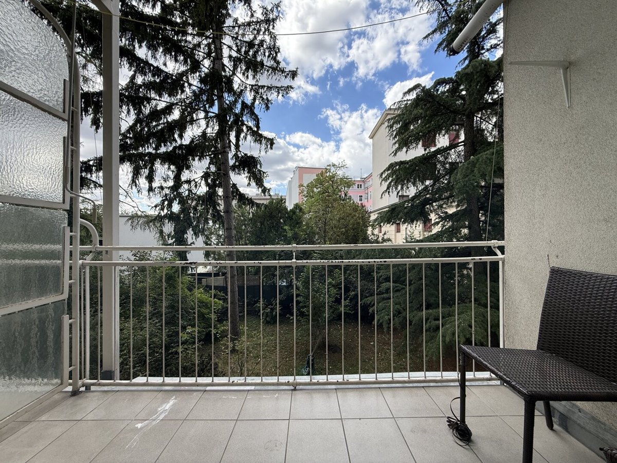 immosearch_eu's tweet photo. 58 m², 2,5 Zimmer und ein Balkon in absoluter Ruhelage im 1. Obergeschoss eines gepflegten Hofgebäudes in 1110 Wien. Die Wohnung bietet viel Gestaltungspotenzial und liegt nahe dem Bahnhof Simmering sowie dem Einkaufszentrum Simmering. 🌿

Mehr erfahren: https://t.co/SZ6v913Kwh https://t.co/rWntgNwLPM