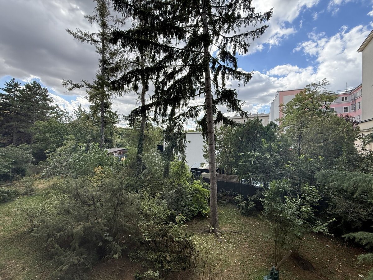 immosearch_eu's tweet photo. 58 m², 2,5 Zimmer und ein Balkon in absoluter Ruhelage im 1. Obergeschoss eines gepflegten Hofgebäudes in 1110 Wien. Die Wohnung bietet viel Gestaltungspotenzial und liegt nahe dem Bahnhof Simmering sowie dem Einkaufszentrum Simmering. 🌿

Mehr erfahren: https://t.co/SZ6v913Kwh https://t.co/rWntgNwLPM