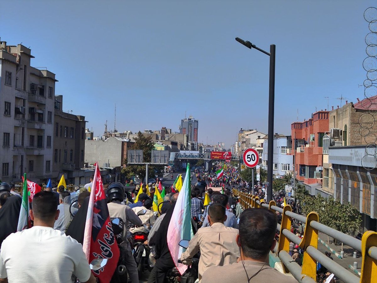 f0n2nx's tweet photo. جمعیت عظیمی از مردم در مراسم رزمایش بزرگ شرکت کردند 
#رزمایش_40هزار_موتورسوار_جانفدا https://t.co/RDHkS4XcgL