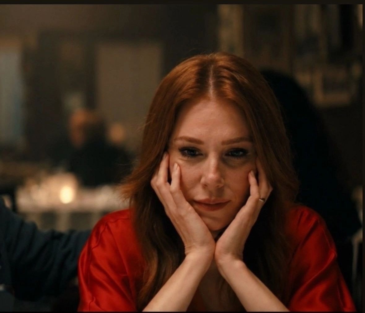 betriz53's tweet photo. Después de una semana sigue  número 1 en turquia  2 en España la serie más vista en Netflix  global bravo "Seni Tanıyorum todo el equipo en especial la pelirroja elçin 👏👏
#ElçinSangu
#SeniTanıyorum https://t.co/yuQMIspgf7