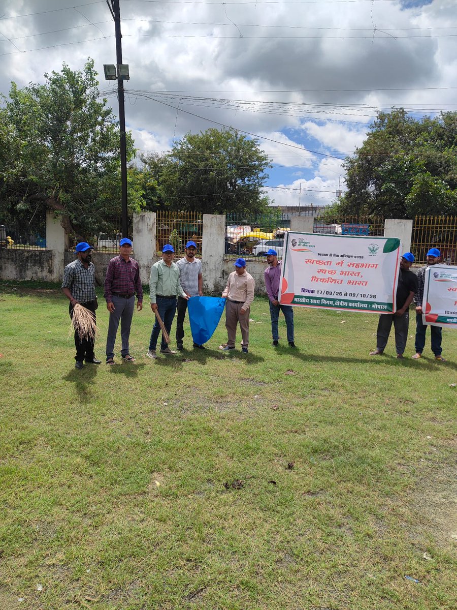 FciBhopal's tweet photo. भारतीय खाद्य निगम क्षेत्रीय कार्यालय भोपाल में स्वच्छता ही सेवा 2026 केंपेन के अंतर्गत collective cleanliness drives at sports grounds/मैदान के अंतर्गत दिनांक 25-09-26 को निकटस्थ मैदान की साफ-सफाई की गई | https://t.co/nMUQvJPdbS