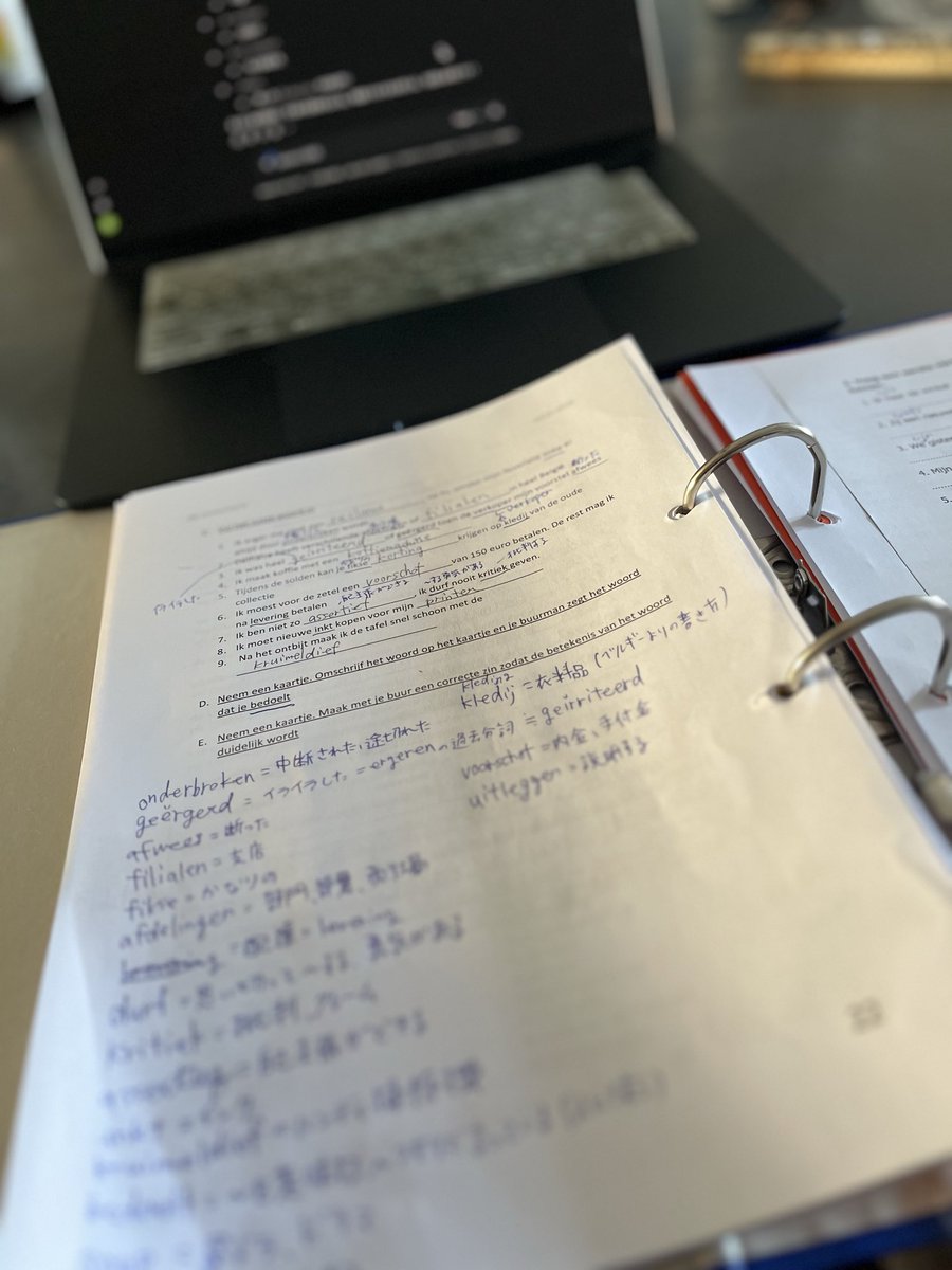 belgiumbier's tweet photo. 1枚のプリント復習するだけで30分かかった。
スピーキングテストまで1週間もないのにわからない単語だらけで怖い。 https://t.co/NjJXEdVzTt