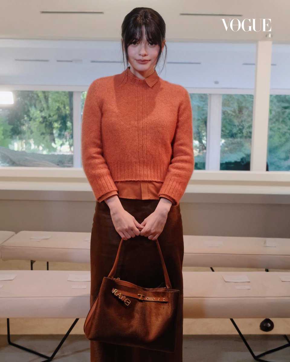 VogueThailand's tweet photo. #VogueFashionWeek ภาพโมเมนต์ ‘เบ็คกี้–รีเบคก้า’ @AngelssBecky แบรนด์แอมบาสเดอร์คนล่าสุดของ Tod’s @Tods ส่งตรงจากแฟชั่นโชว์คอลเล็กชั่นฤดูใบไม้ผลิ/ฤดูร้อน 2027 ณ กรุงมิลาน ประเทศอิตาลี #TodsSS27 #Tods #BeckyxMFWTodsSS27

Photo: @ daan_sachdev https://t.co/VUEdlZg7Uu