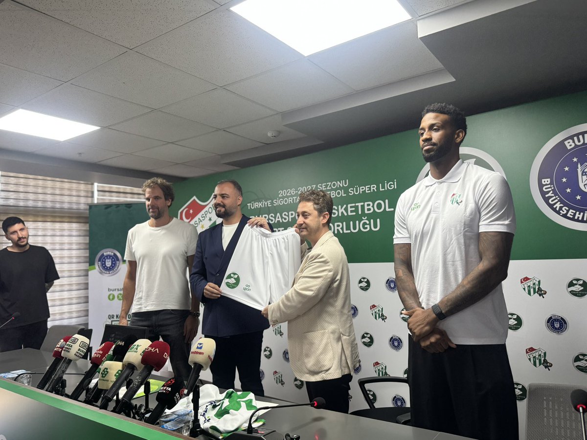 oneshotbutnot's tweet photo. Bursaspor Basketbol ve Tarım AŞ, sezonluk 20 milyon TL’ye şort sponsorluğunda anlaşma imzaladı. https://t.co/Ly9xf81hKl