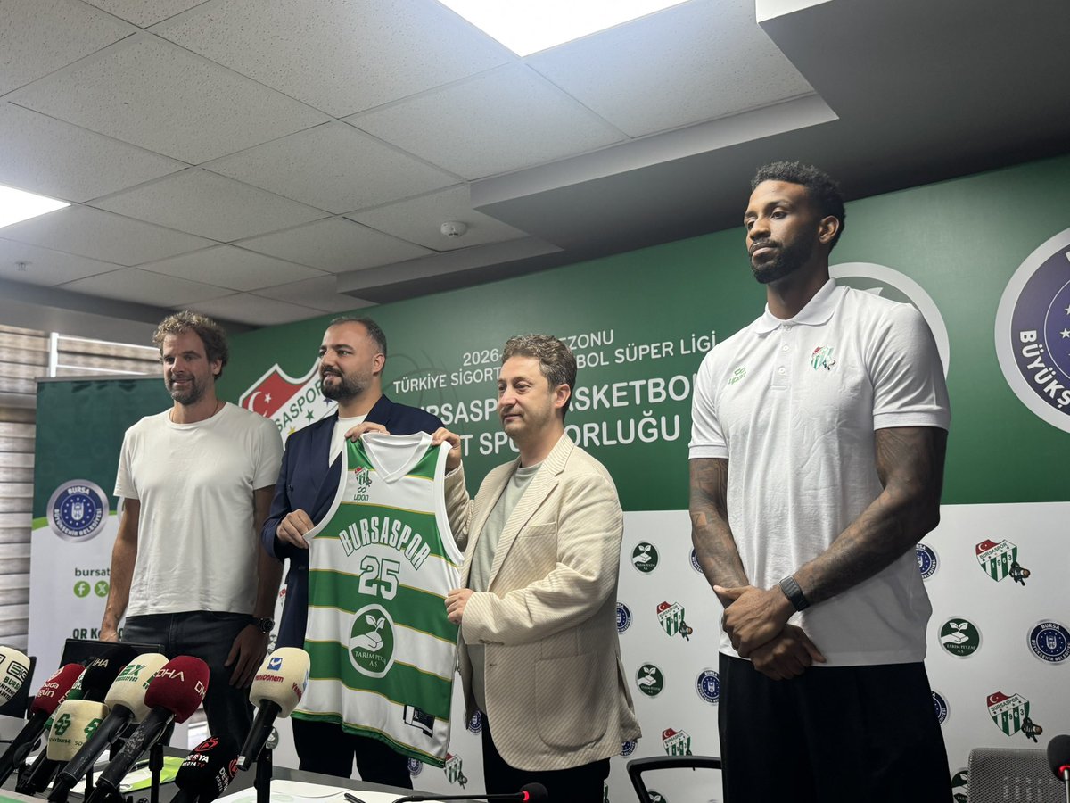oneshotbutnot's tweet photo. Bursaspor Basketbol ve Tarım AŞ, sezonluk 20 milyon TL’ye şort sponsorluğunda anlaşma imzaladı. https://t.co/Ly9xf81hKl