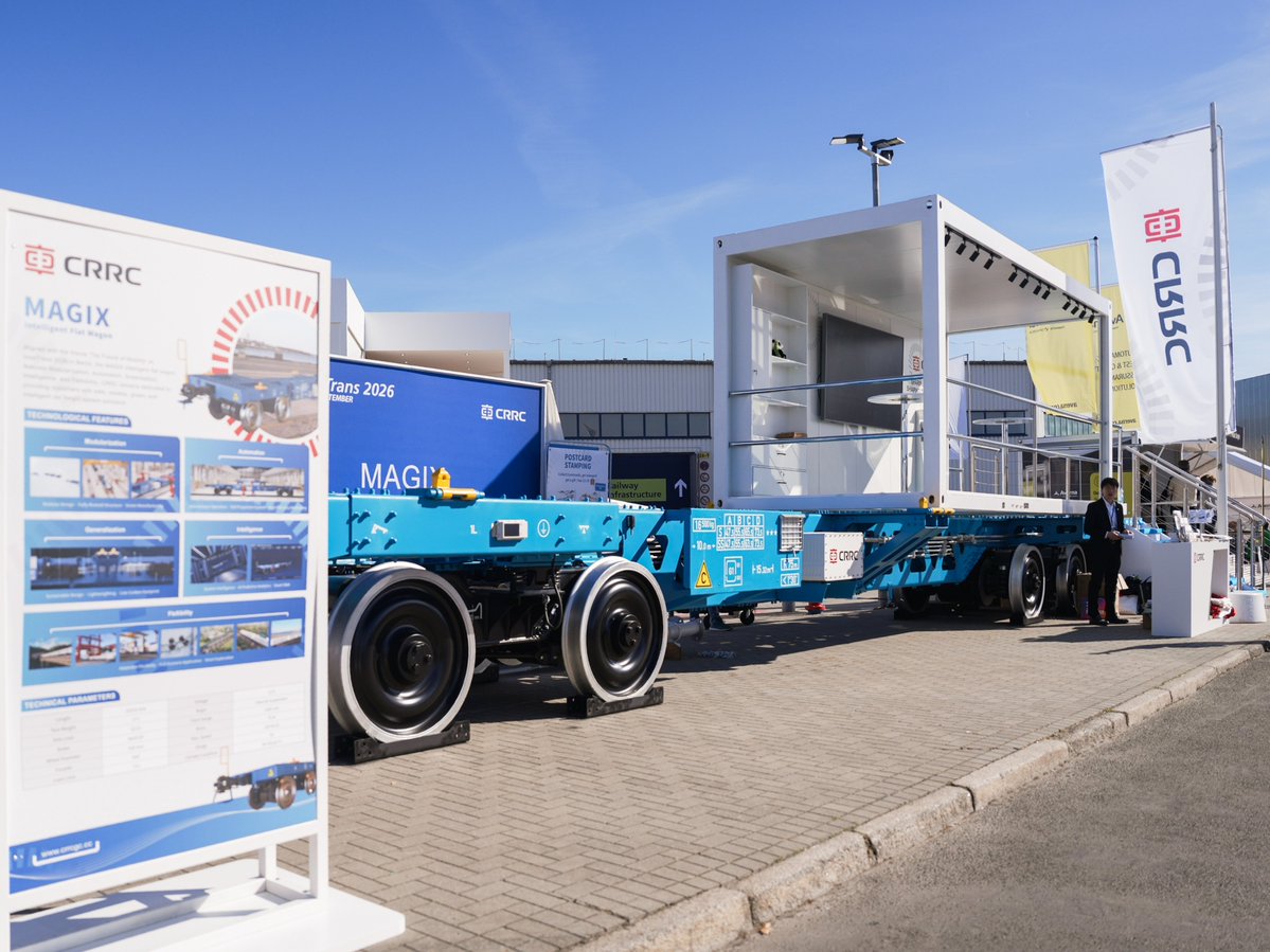 CRRC_global's tweet photo. Get up close with CRRC’s MAGIX Intelligent Flat Wagon.👀
Its modular chassis allows the wagon’s length to be adjusted to accommodate different container sizes and freight scenarios.🚂
Real-time monitoring of axle temperature, vibration, wear and loading conditions helps identify potential issues and supports smarter operations and maintenance.
📍See it at outdoor stand O/171 before InnoTrans2026 wraps up today!
#CRRC #InnoTrans2026 #MAGIX #FreightTransport