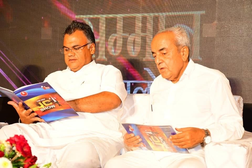 MlaSanchore's tweet photo. जालोर-सिरोही के पूर्व सांसद श्री देवजी पटेल को जन्मदिवस की हार्दिक बधाई एवं शुभकामनाएं।

ईश्वर से आपके उत्तम स्वास्थ्य, दीर्घायु एवं सुखमय जीवन की मंगलकामना करता हूं।
@devjimpatel https://t.co/fdsObt070y