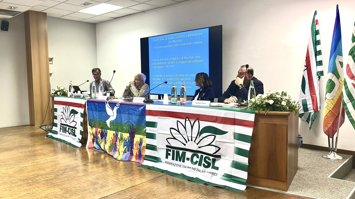 CislNazionale's tweet photo. Oggi a Castelleone (Cr) la leader #Cisl, #DanielaFumarola, interviene al convegno «Pierre Carniti. Il sindacato come progetto di cambiamento», promosso da Fim Cisl e Fondazione Pierre Carniti, a 90 anni dalla nascita. 
Con lei, sul palco del Teatro Leone, tra gli altri: il Segretario Generale della Fim, Ferdinando Uliano, il Presidente della Fondazione Pierre Carniti, Roberto Benaglia, il Segretario della Fim Lombardia, Mirko Dolzadelli e il sociologo Gianprimo Cella.

#PierreCarniti #FimCisl @FIMCislStampa