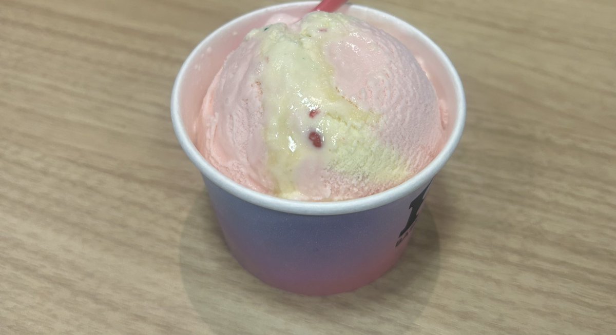 abbafunmirabel's tweet photo. 【雑談】
超久々！サンデーなどは全て売り切れていたのでフレーバーのみミルキー！ https://t.co/j9i17cyPbF