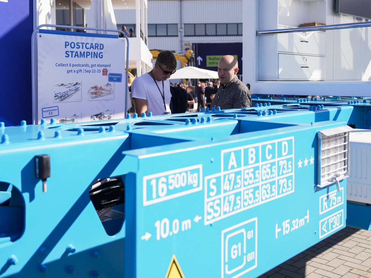 CRRC_global's tweet photo. Get up close with CRRC’s MAGIX Intelligent Flat Wagon.👀
Its modular chassis allows the wagon’s length to be adjusted to accommodate different container sizes and freight scenarios.🚂
Real-time monitoring of axle temperature, vibration, wear and loading conditions helps identify potential issues and supports smarter operations and maintenance.
📍See it at outdoor stand O/171 before InnoTrans2026 wraps up today!
#CRRC #InnoTrans2026 #MAGIX #FreightTransport