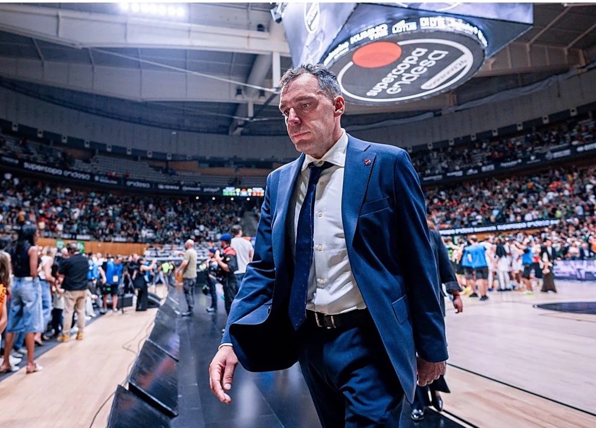 kevintxo's tweet photo. 🏀 #Baskonia 89-106 Olympiacos | La Euroliga se va a hacer muy larga

👉 El verano del Baskonia ha sido del 8 de junio al 18 de septiembre. Después de 3 meses, solo hay 3 interiores útiles y 1 pívot

🤷‍♂️De verdad. Así, ¿qué pretenden Josean Querejeta y el club exigirle a Galbiati? https://t.co/BROjBkAnGu
