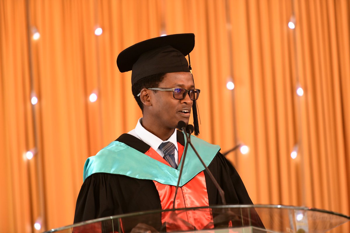 StrathU tweet picture
