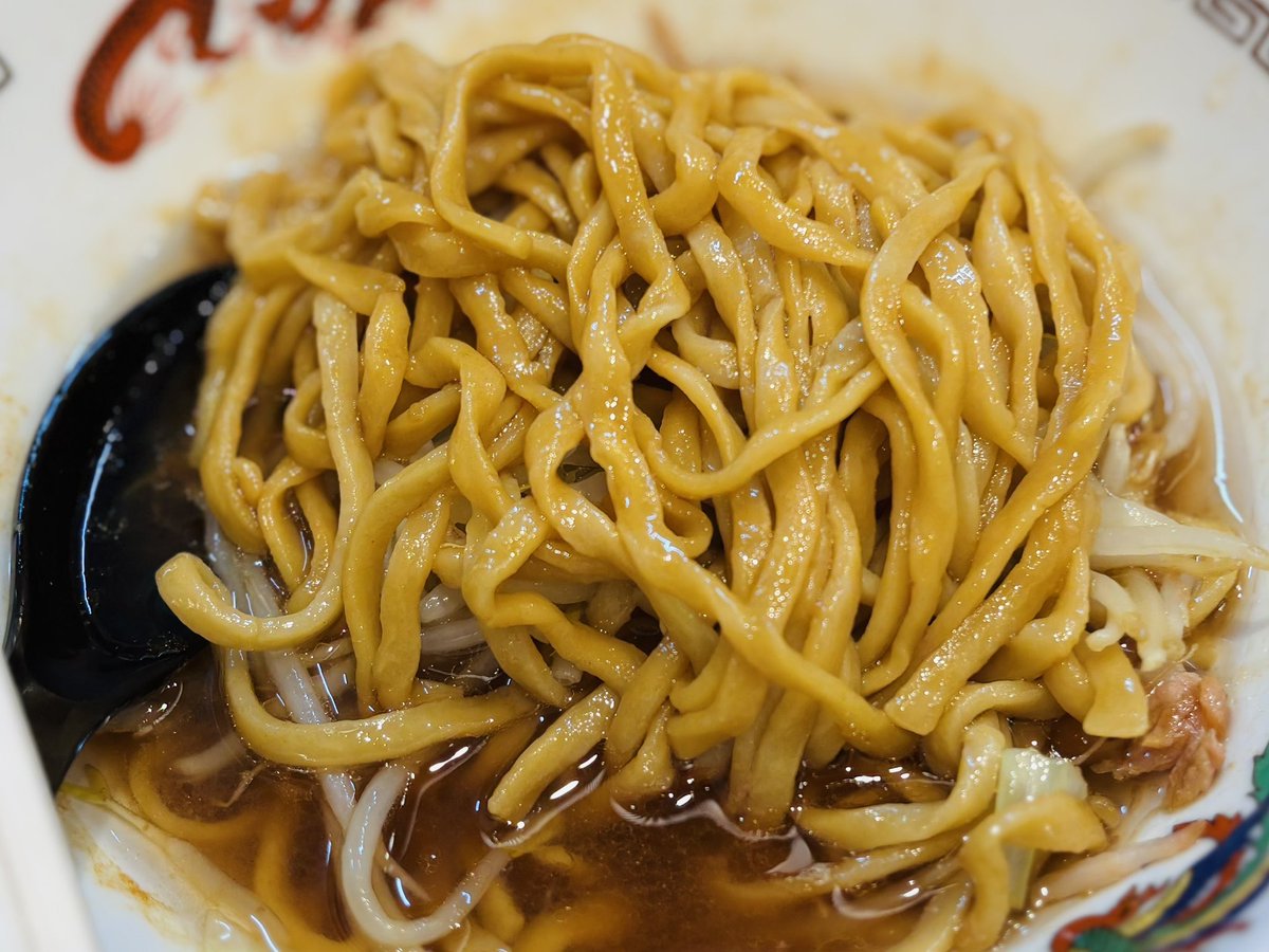 majyokkorei's tweet photo. 豚ラーメン食べたら、いま流行りのシールくれた。 https://t.co/PaIowmUjVr