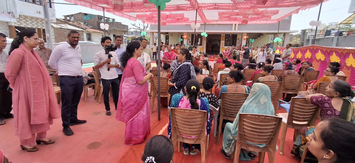 PoshanAnand's tweet photo. આજ રોજ આણંદ જિલ્લાના પ્રીતમ બાલમંદિર, સંદેસર આંગણવાડી કેન્દ્ર ખાતે ડૉ. મનીષાબેન વકીલ, માન.રાજ્ય કક્ષાના મંત્રીશ્રી સામાજિક ન્યાય અને સશક્તિકરણ વિભાગ (મહિલા ને બાળ વિકાસ વિભાગ(સ્વત્રંત હવાલો))ની ઉપસ્થિતિમાં આંગણ મિલન સેવા કાર્યક્રમનું આયોજન કરવામાં આવેલ. https://t.co/pGVb7yaO4p