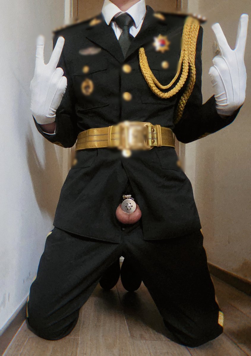 thisisAlexyeah's tweet photo. 最近很心动🥵 #马靴 #马靴男 #反差 #锁狗 #制服 #gooner #锁奴 #fetish #bootsfetish #leatherfetish https://t.co/75XezNezf2