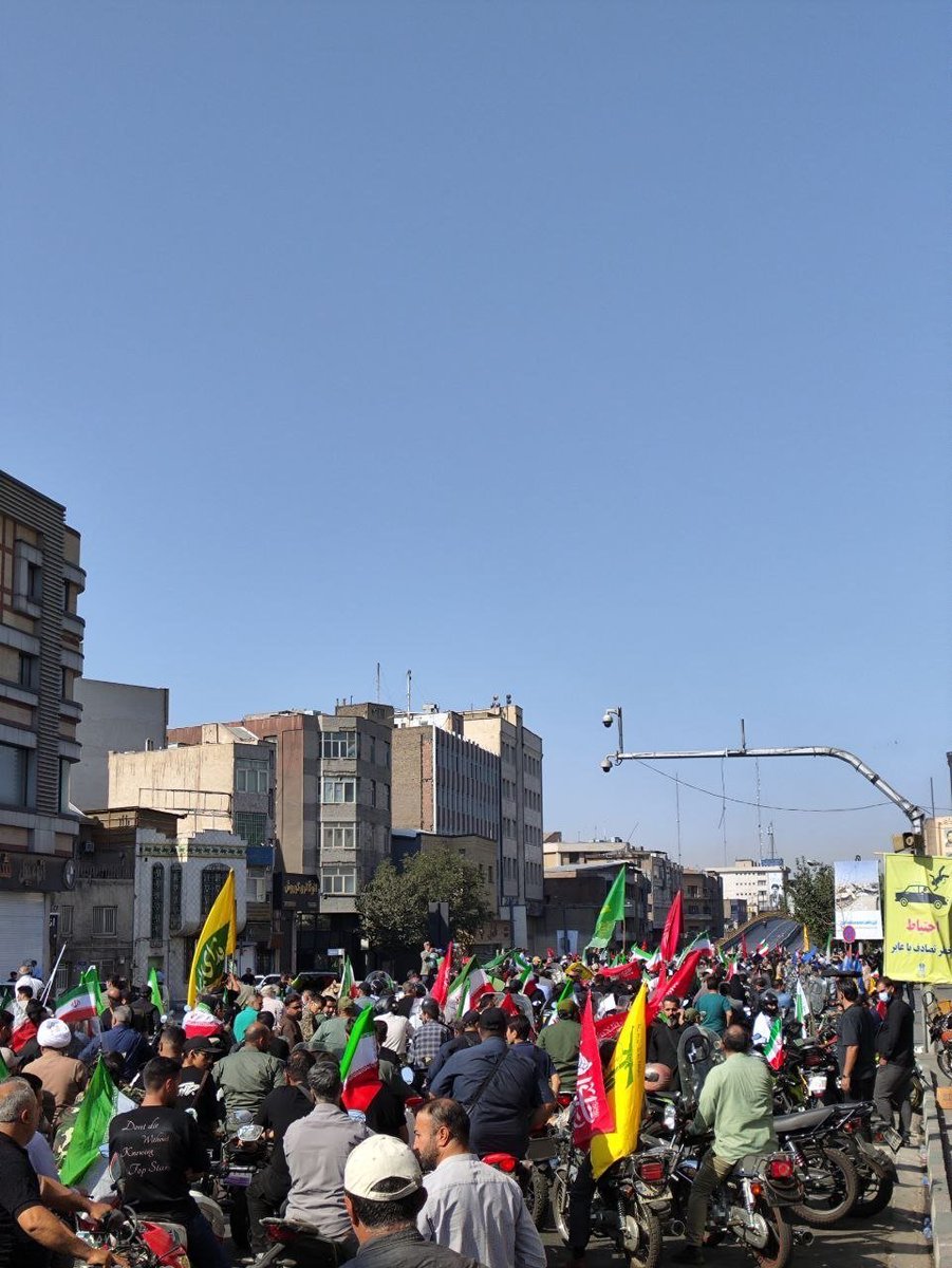 f0n2nx's tweet photo. جمعیت عظیمی از مردم در مراسم رزمایش بزرگ 
شرکت کردند 
#رزمایش_40هزار_موتورسوار_جانفدا https://t.co/bDSpkoNz9l