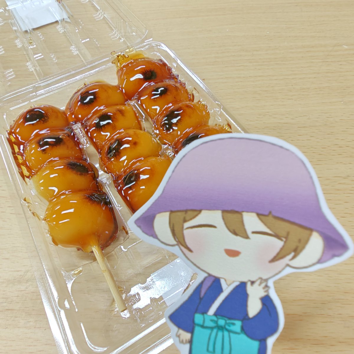 sendai_AN's tweet photo. お疲れ様です！
今日は中秋の名月ですね🌝
こちらは残念ながら曇り空......。
種類は違いますが、お団子食べて、気持ちだけお月見🎑
月より団子ですね😆
byポ
#仙台市青葉区 #お団子 #就B https://t.co/gAsEDX7nAE