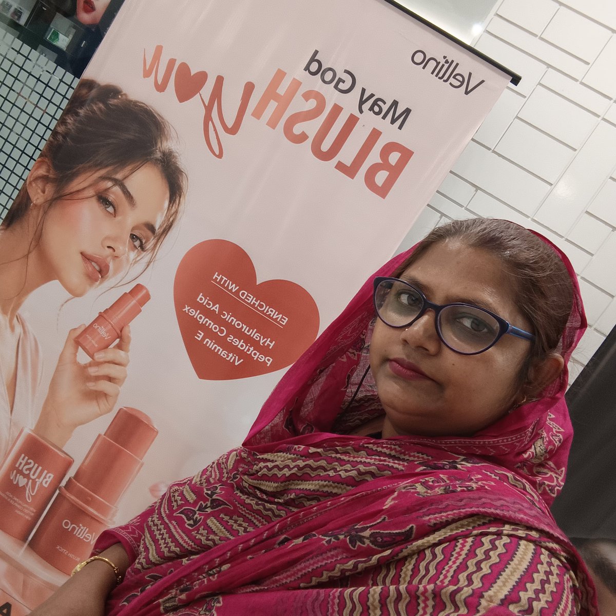 ElizaBegumdvte's tweet photo. Blush is most important pare for Make-up ...... https://t.co/w9MdLxadIW