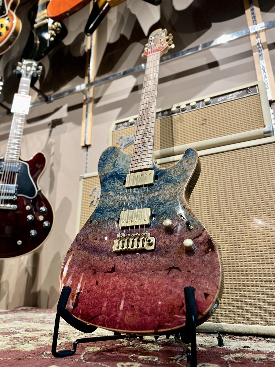 1484shibuya's tweet photo. 【エレキフロア】

Sugi / DS496RISPL BM-EX/HM/MAHO-2P 
40th Hyacinth 2023が中古で入荷！

奥行きのある幻想的なグラデーションを
閉じ込めた、特別な一本。

https://t.co/cW5As0taZC
＃イシバシ中古通信　＃Sugi https://t.co/jMhR7BsXdg