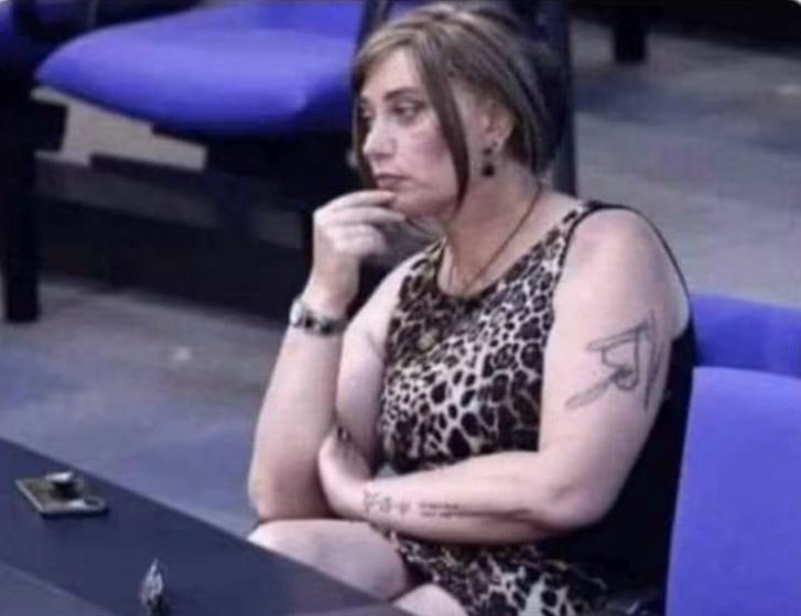 McCrushi's tweet photo. Wenn du das Gefühl hast, dass du deine Tage bekommst, aber dann merkst, dass du dir nur das linke Ei im Tanga eingeklemmt hast...👀 https://t.co/fEoJztFaUO
