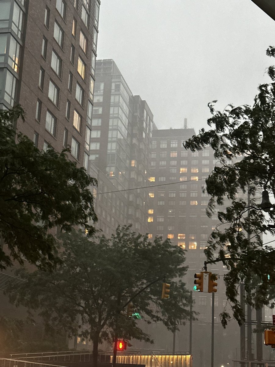 Dashlifted's tweet photo. nyc gonna be wet weekend im tryna get my dick wet too 📲📲🛣️🌅 https://t.co/UEgdVKBz5z