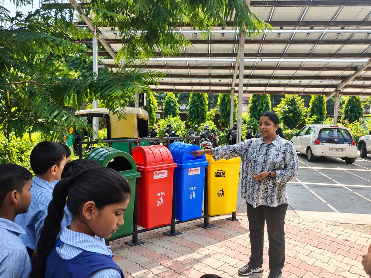 gmhs_50's tweet photo. “Do Nahi Chaar” Under Seva Sankalp  campaign @gmhs_50 turned a routine chore into an engaging civic duty. Mastering the four-bin system, students stepped up as eco-warriors committed to monitor waste disposal habits daily.
#SwachhataHiSeva
#mcchandigarh 
#SHS2026
@SchoolEduChd https://t.co/BOrLMjQ3K3