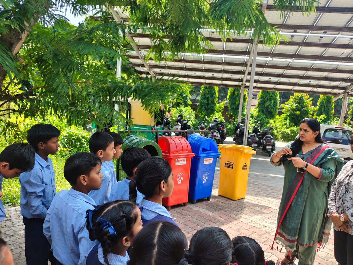 gmhs_50's tweet photo. “Do Nahi Chaar” Under Seva Sankalp  campaign @gmhs_50 turned a routine chore into an engaging civic duty. Mastering the four-bin system, students stepped up as eco-warriors committed to monitor waste disposal habits daily.
#SwachhataHiSeva
#mcchandigarh 
#SHS2026
@SchoolEduChd https://t.co/BOrLMjQ3K3