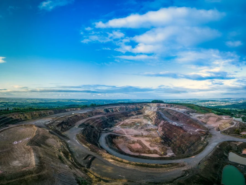 MiningDig's tweet photo. Tungsten West has restarted production at its Hemerdon mine in Devon, while an eight year, £1.4bn supply agreement with US based Elmet Technologies is set to strengthen links between UK production and Western supply chains.

🔗 Read the full story: https://t.co/0YukC2PnDs https://t.co/n2BJUFqXNU