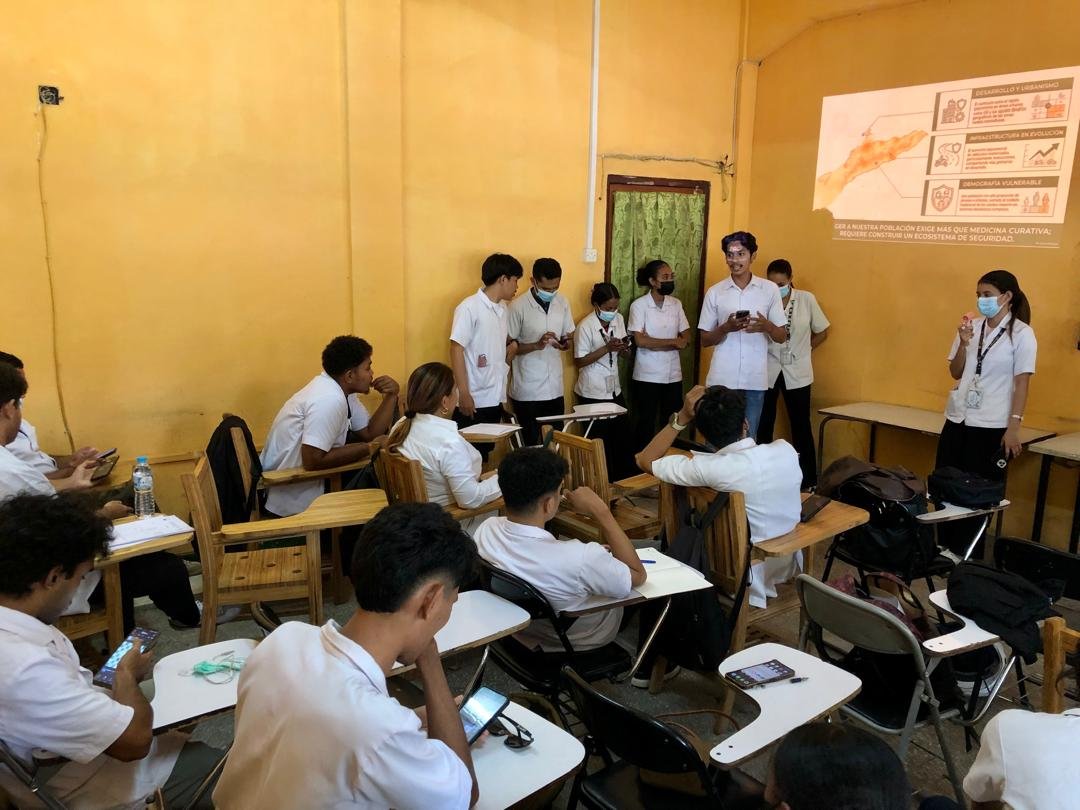 cubacooperatlap's tweet photo. Estudiantes de 5to año #ESM continúan su formación en Medicina Familiar guiados por la Dra Carmen Cala Esp MGI de #BMCTL🇹🇱🇨🇺 de #APSDili ,optamos por la calidad de la formación médica
#CubaCoopera https://t.co/QfvmCAwifN