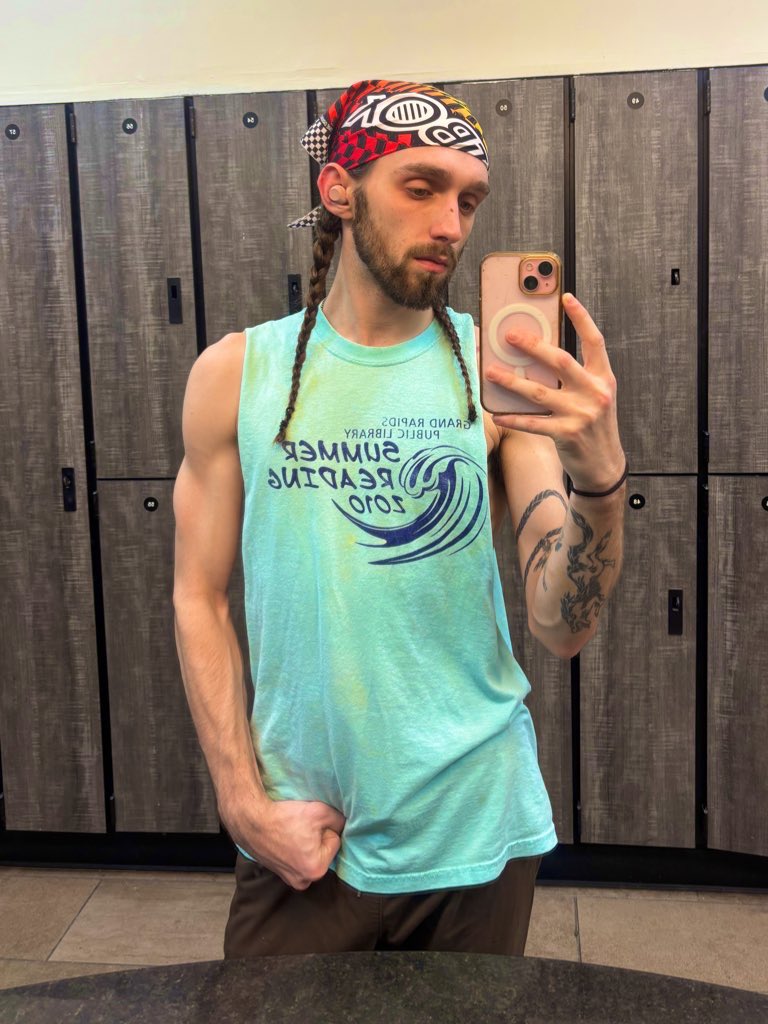 WaterSignSlutt's tweet photo. Guess who’s back?? Got mass reported for fraud even tho I never did shit to nobody! Here’s to minding our business and being sluts in peace #nsfw #otter #gayporn https://t.co/pW3IE5iYW8