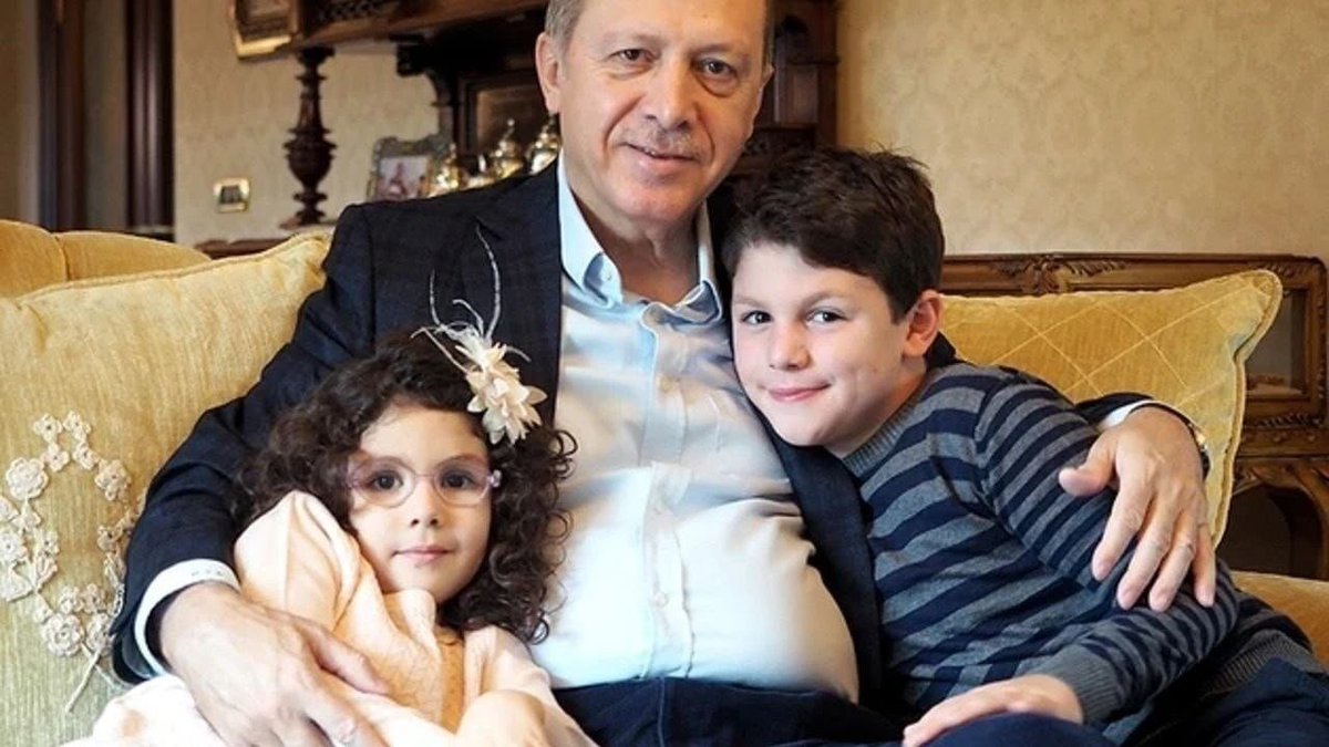 sadece_halime_'s tweet photo. Sayın Hasan Doğan, protokoldeki kamu görevlilerinin aile birliği ve mazeret yöntemlerinin öğretmenler için de değerlendirilmesini, #AyrılığaSONverMEB eşitlikle İL EMRİ'nin ele alınmasını rica ediyoruz 🏡. @RTErdogan @EmineErdogan @dbdevletbahceli @burhanduran @hasandogan https://t.co/5eFO9fiugE