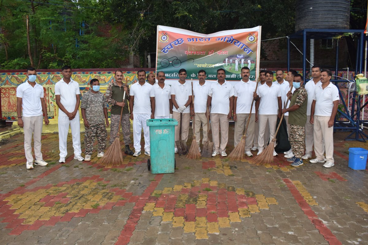 Crpf47bn's tweet photo. स्वच्छता ही सेवा अभियान–2026 के अंतर्गत 47 बटालियन, केरिपुबल के अधिकारियों एवं कार्मिकों द्वारा विष्णु पद गया जी में पितृपक्ष मेला को लेकर सीता कुण्ड एवं फल्गु घाट पर स्वच्छताअभियान चलाया गया। 
@crpfindia
@HMOIndia
@SwachhBharatGov
@CentralZoneCrpf
@CRPFBIHARSECTOR https://t.co/gt7OR1v9Ii