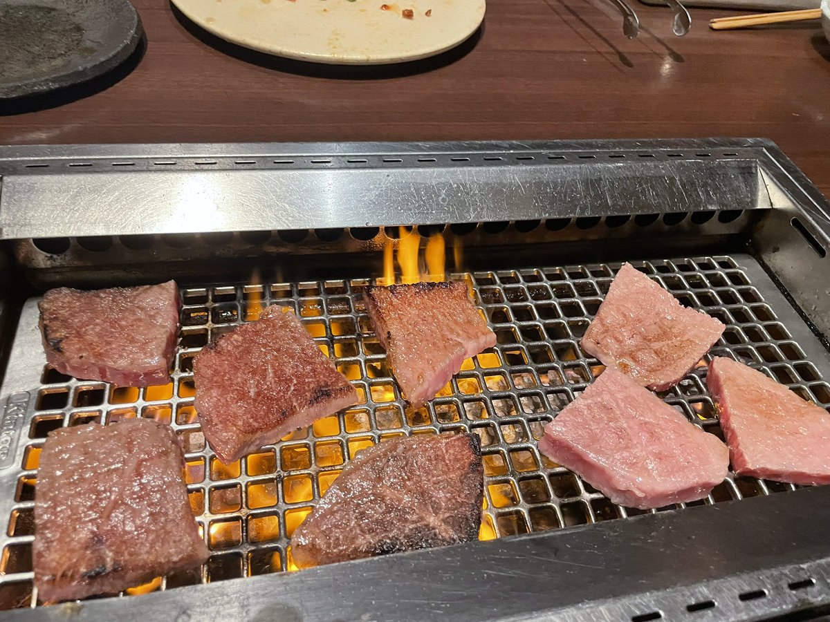 Noble_fgc's tweet photo. 実は最近かなえ先生とりゅうせいさんたちとご飯に行きました！

今年ラストの海外遠征に向けてモチベーションが上がる食事会でした！もう僕は優勝するしかカプコンカップに出られる道がないので悔いのない戦いぶりを皆様に見てもらえるように頑張ります！ https://t.co/MFIxtWkfvQ
