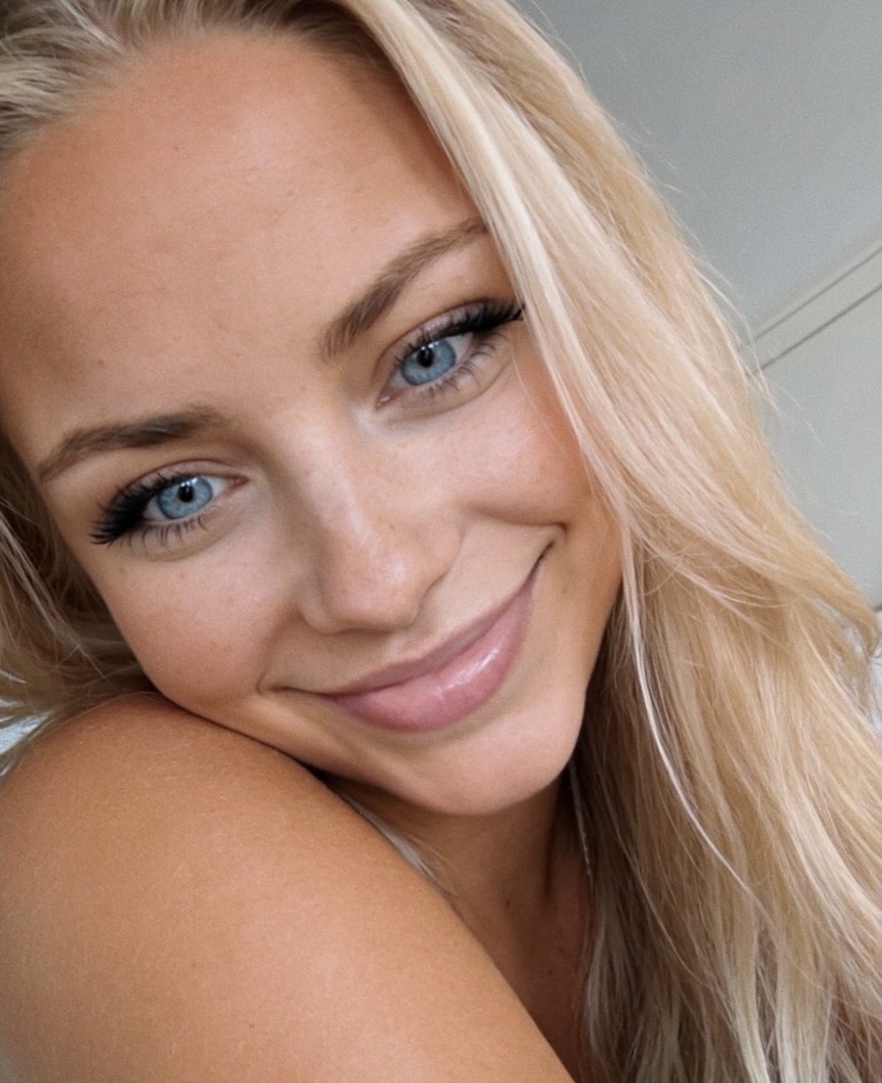 BienAmalia's tweet photo. It’s Friday beautiful morning, who’s ready for fun 🤩 https://t.co/nryyDZReKt