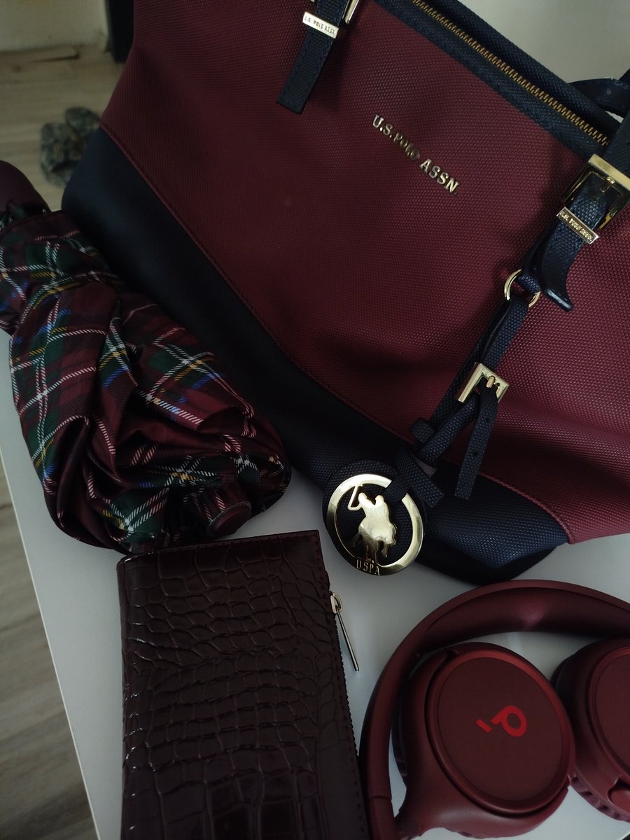 CASly_5's tweet photo. هوس اللون ال burgundy https://t.co/Gl5B6NPSKh
