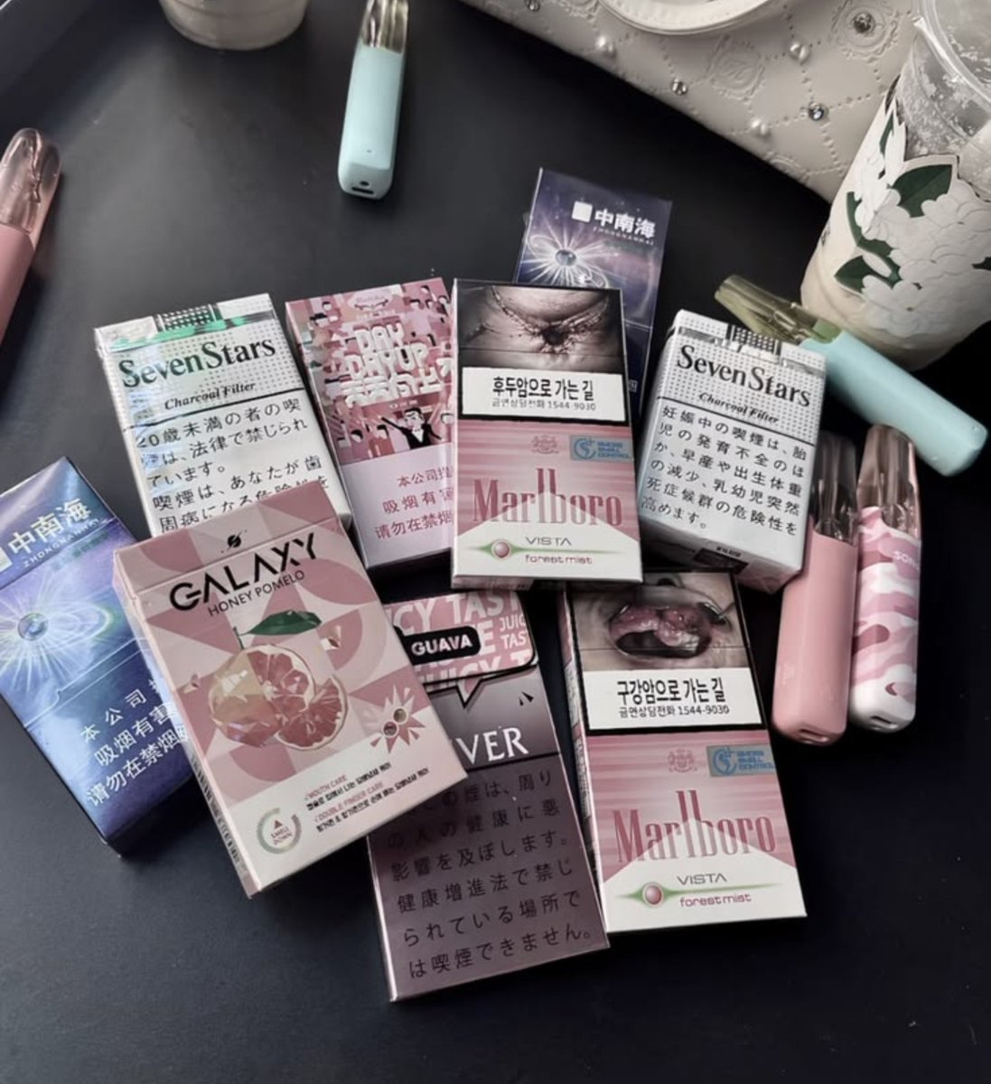 sixzsudiex's tweet photo. Hay cigarros que me gustaría probar solo por su diseño, es que se ven bellísimos https://t.co/FXd8i1CEae