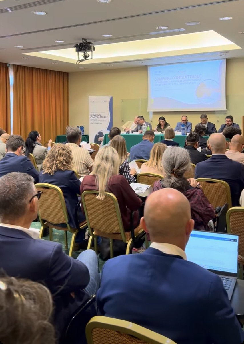 baldazzi75's tweet photo. Con #FrancescoSeghezzi abbiamo presentato il ns commentario al #CCNLTDS ai professionisti accreditati all’evento organizzato da #ConfcommercioFirenzeArezzo, in tema di dumping contrattuale. https://t.co/XP4i5IJWl7
