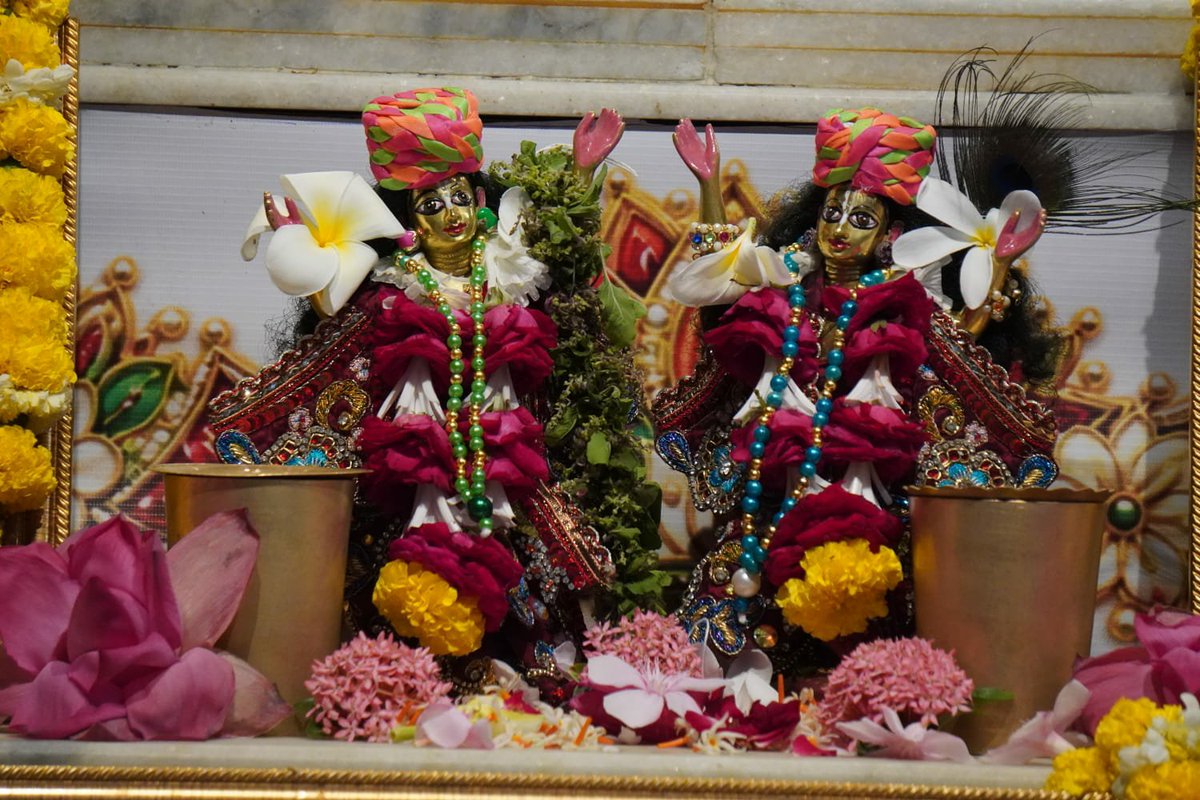 Iskcon_vvn's tweet photo. —❀꧁𝐻𝑎𝑟𝑒 𝐾𝑟𝑖𝑠ℎ𝑛𝑎꧂❀—
🌿🛕Shringar Darshan🛕🌿
—❀꧁25-09-2026꧂❀—
🌹 Sri Sri Radha Giridhariji🌹 
🌷ISKCON VVN Anand🌷
—❀꧁𝐻𝑎𝑟𝑒 𝐾𝑟𝑖𝑠ℎ𝑛𝑎꧂❀— https://t.co/XMWsdwyPyf
