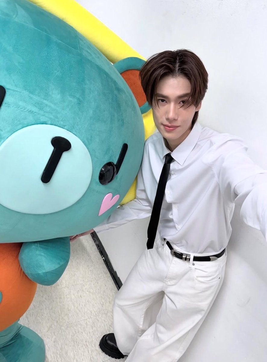 merrygoround95's tweet photo. 🎤: แล้วเราจะแบ่งความรักให้ยังไง ระหว่างฮานะ กับน้องเพิ่มพูน
🐱: ทำไมเราต้องแบ่งด้วยครับ เรารักได้ทั้งคู่สิคับ😸

น่ารักสุดดดใจเยยยยยยย ชอบฟังเวลาดาราสัมถึงลูกมากๆ ฟังแล้วอยากมีครอบครัวบ้างเลย🥺 ครอบครัวอบอุ่น ครอบครัวสุขสันต์ ครอบครัวดารา ครอบครัวตัวP🧑‍🧑‍🧒🏡💞💞💞 https://t.co/FKegROLt3e
